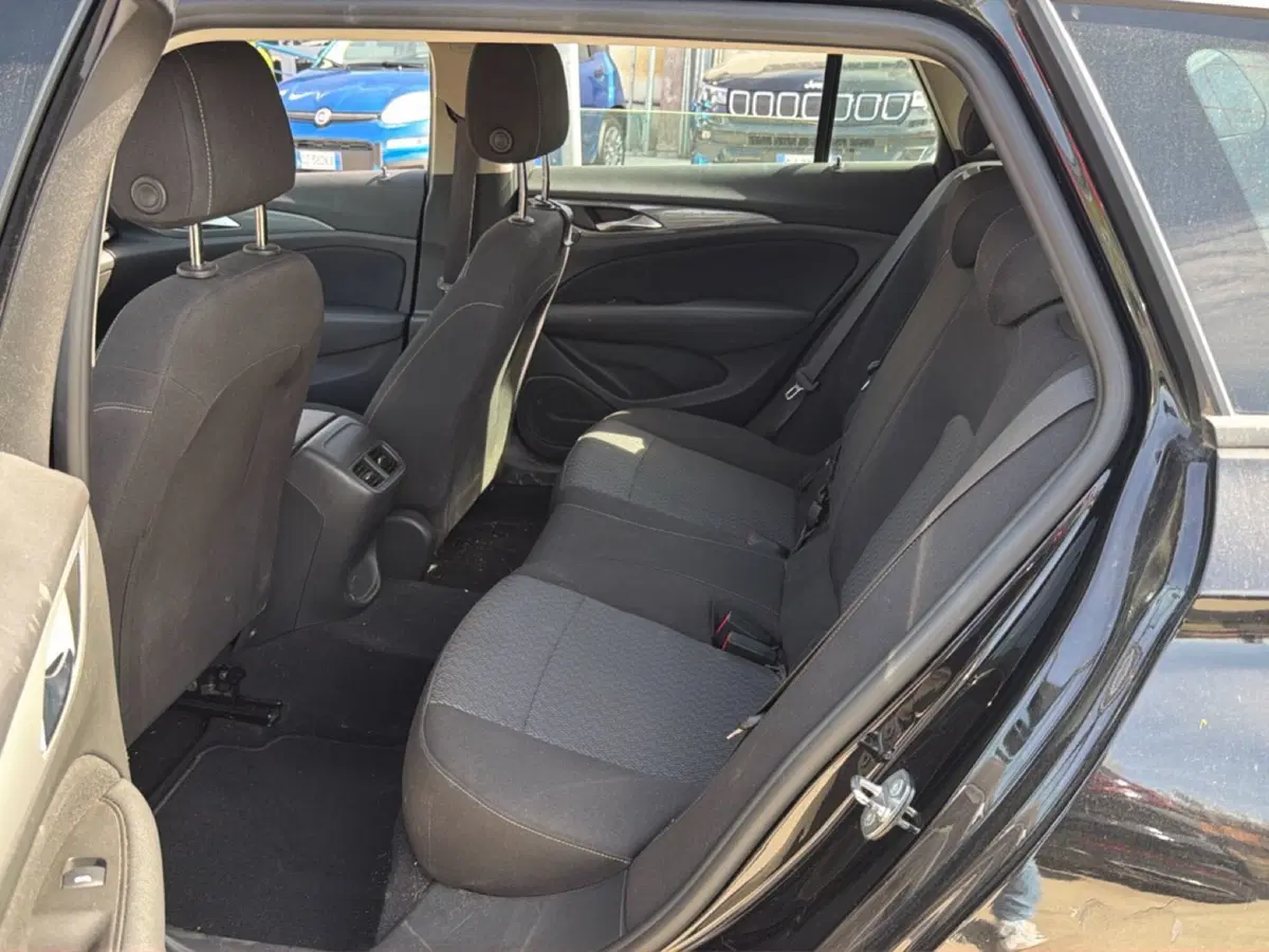 Opel Insignia Station Wagon nuova a Frosinone (10)