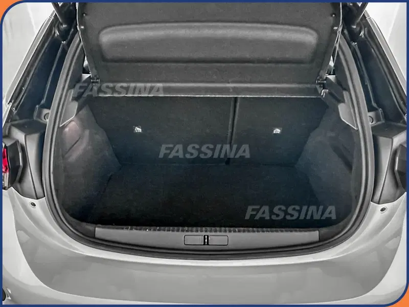 Opel Corsa usata a Milano (11)