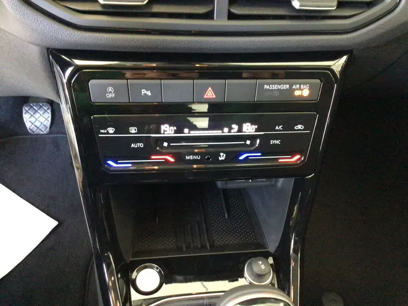 Volkswagen T-Cross nuova a Genova (15)