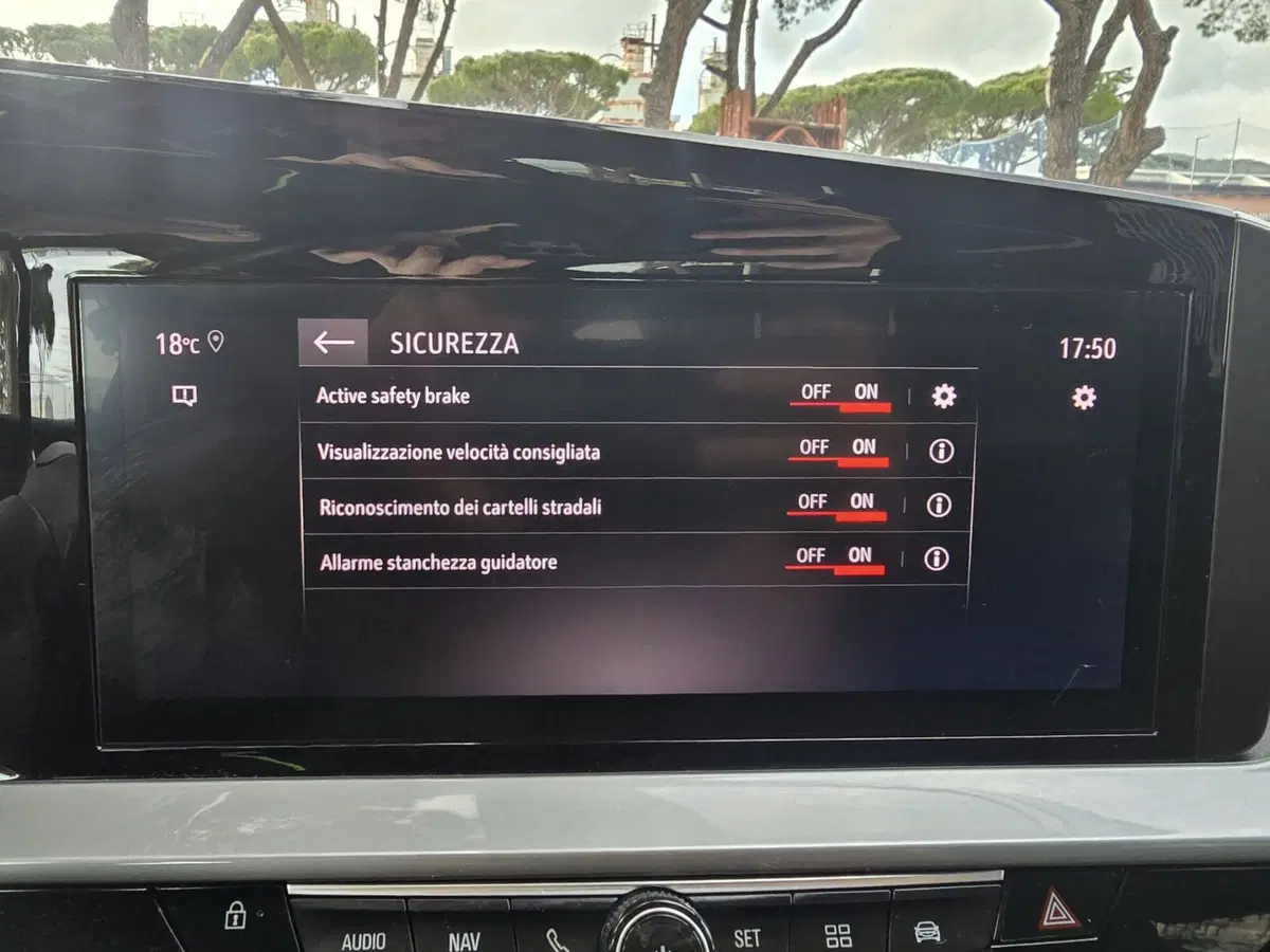 Opel Mokka usata a Massa-Carrara (12)