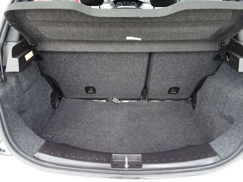 Lancia Ypsilon usata a Lucca (15)