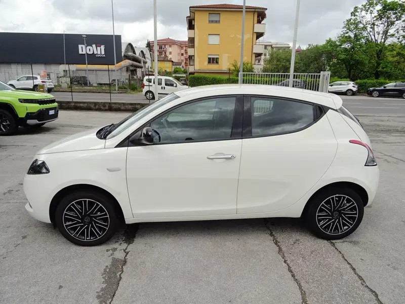 Lancia Ypsilon usata a Lucca (2)