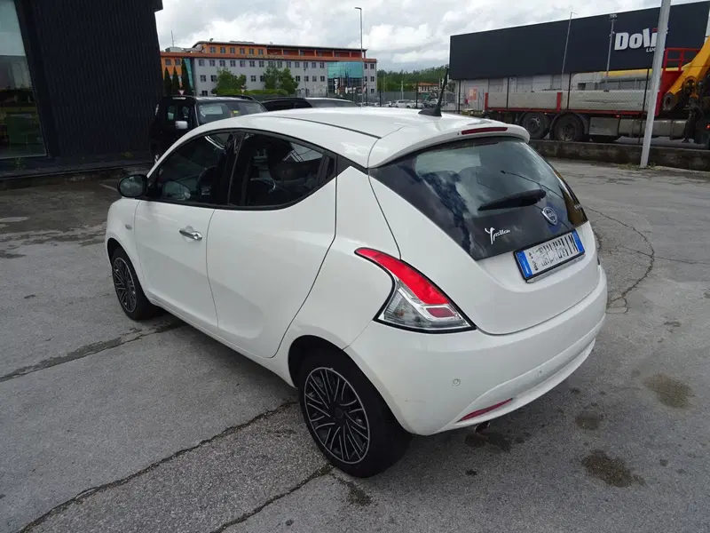 Lancia Ypsilon usata a Lucca (3)