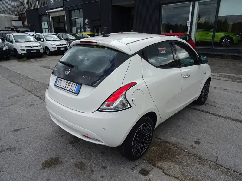 Lancia Ypsilon usata a Lucca (4)