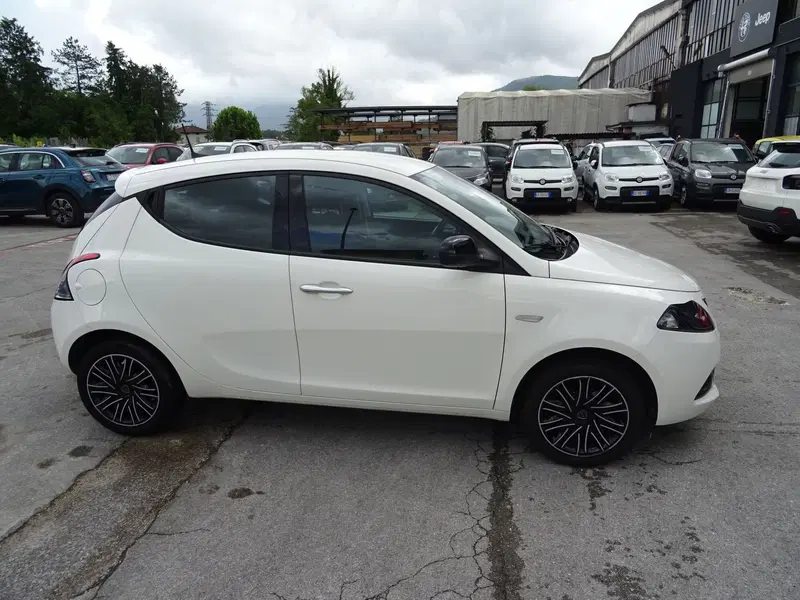 Lancia Ypsilon usata a Lucca (5)