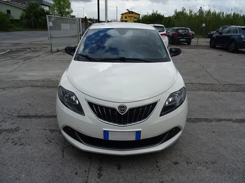 Lancia Ypsilon usata a Lucca (7)