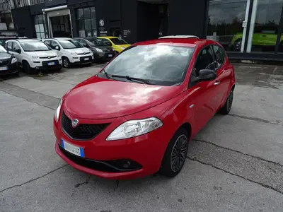 Lancia Ypsilon 1.0 FireFly 5 porte S&amp;S Hybrid Ecochic Gold del 2021 usata a Lucca