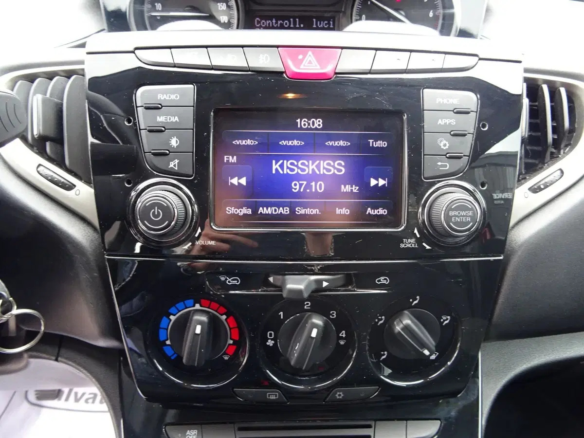 Lancia Ypsilon usata a Lucca (12)
