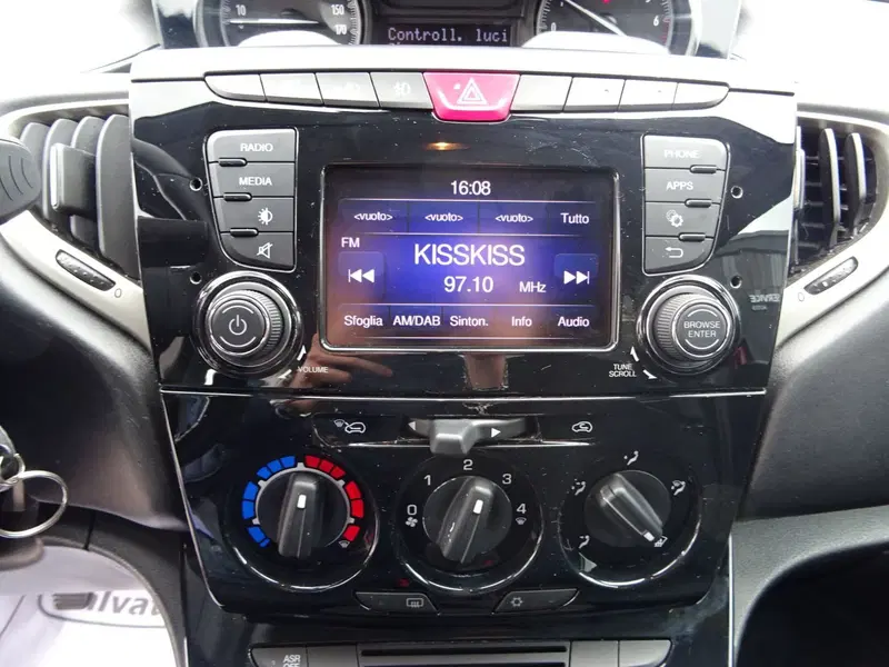 Lancia Ypsilon usata a Lucca (12)