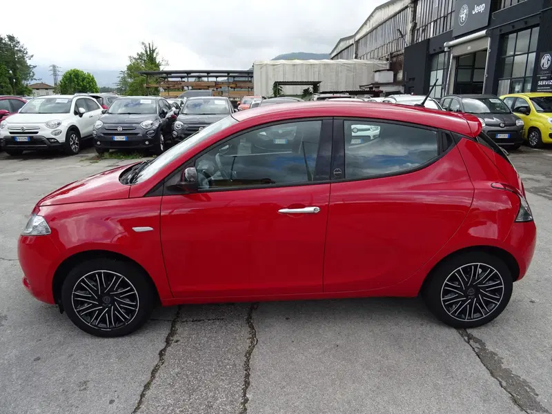 Lancia Ypsilon usata a Lucca (2)