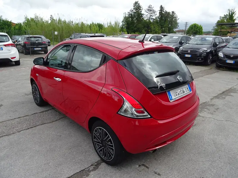 Lancia Ypsilon usata a Lucca (3)