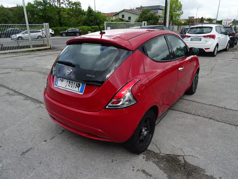 Lancia Ypsilon usata a Lucca (4)