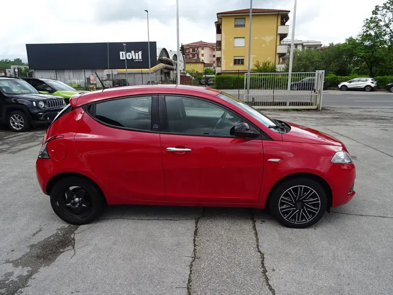 Lancia Ypsilon usata a Lucca (5)