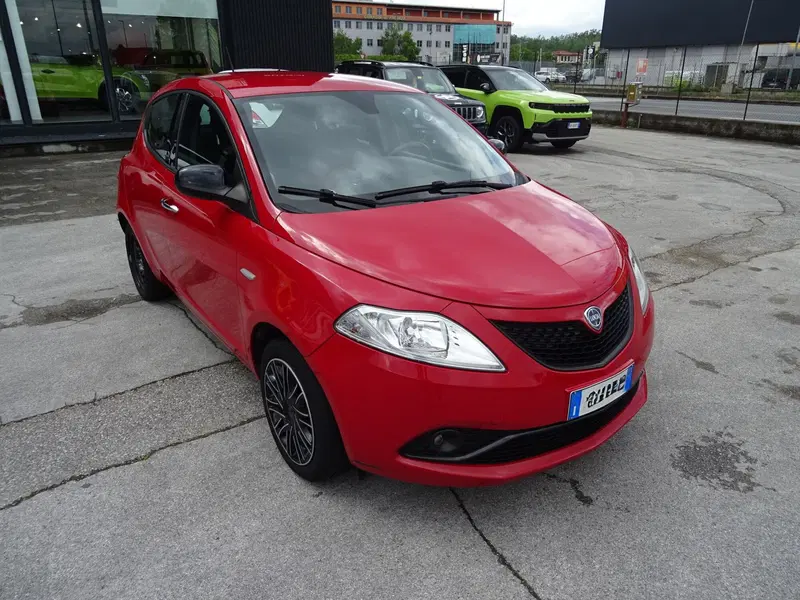 Lancia Ypsilon usata a Lucca (6)