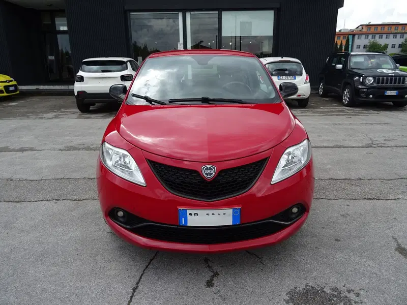 Lancia Ypsilon usata a Lucca (7)