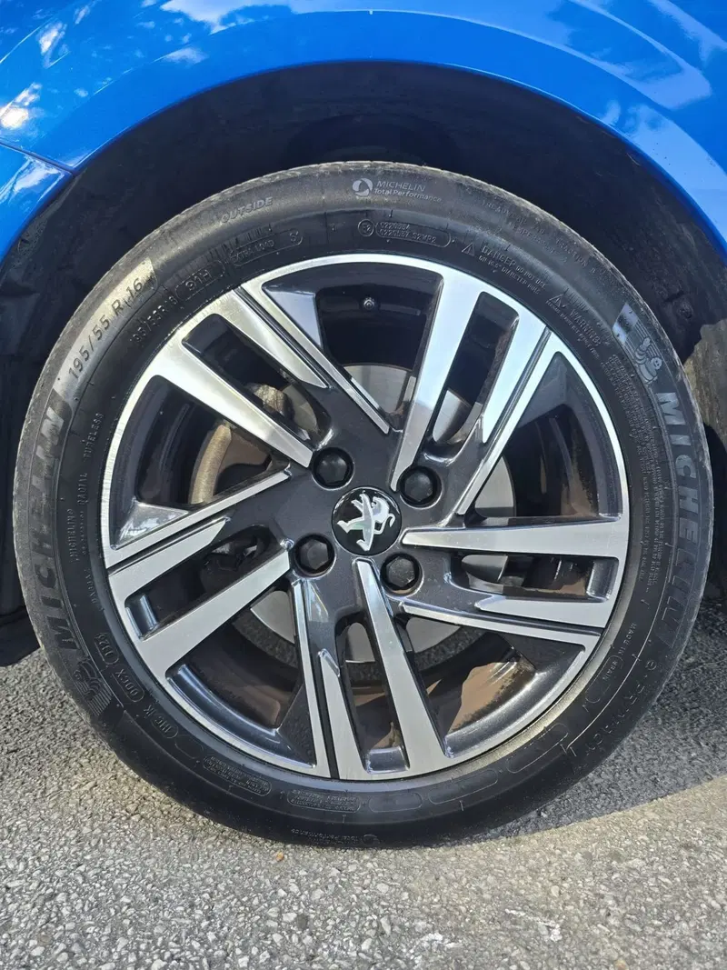 Peugeot 208 usata a Massa-Carrara (17)
