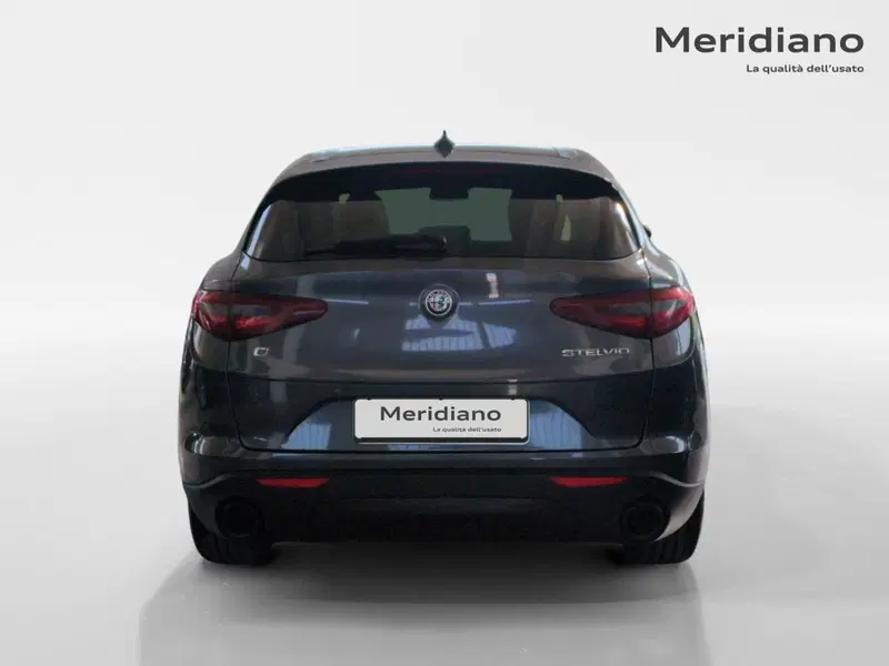 Alfa Romeo Stelvio usata a Agrigento (4)