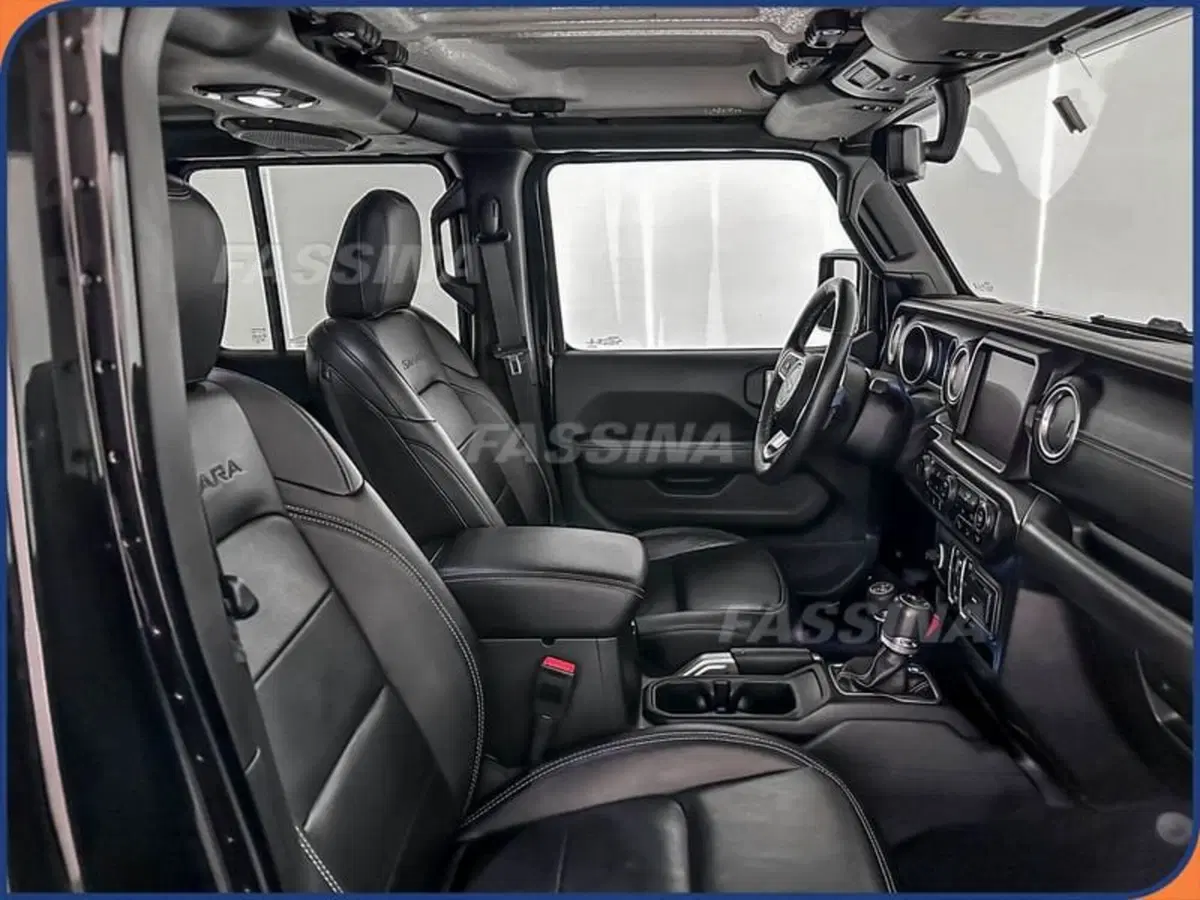 Jeep Wrangler Unlimited usata a Milano (14)