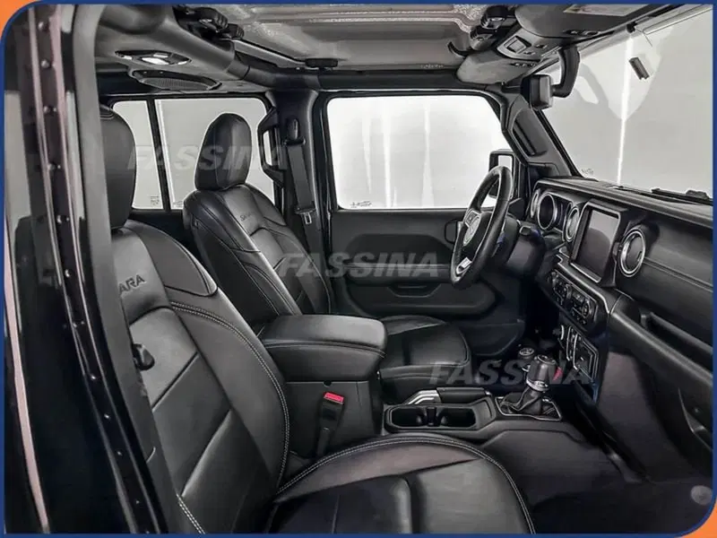 Jeep Wrangler Unlimited usata a Milano (14)
