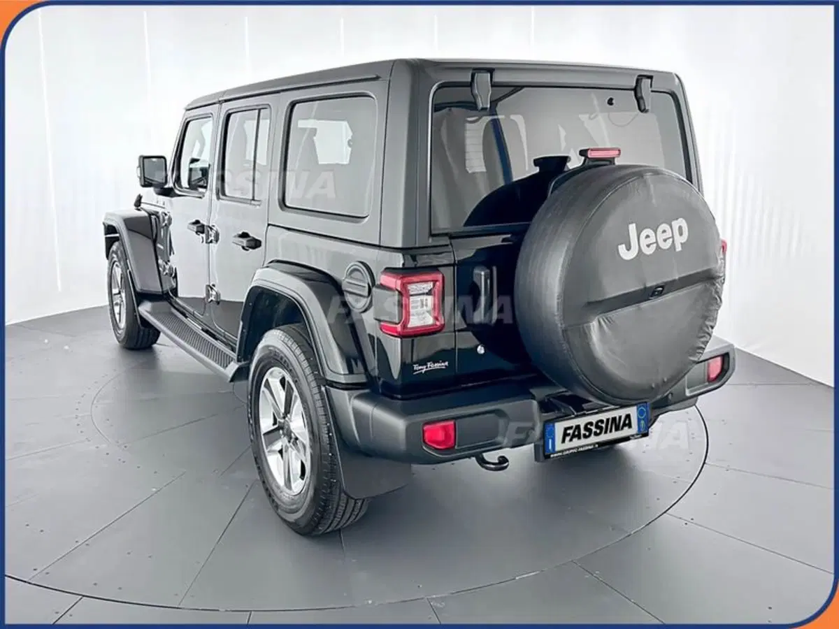 Jeep Wrangler Unlimited usata a Milano (4)