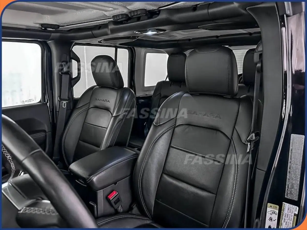 Jeep Wrangler Unlimited usata a Milano (8)