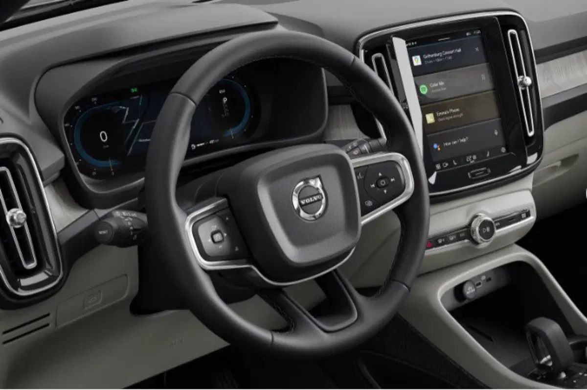 Volvo XC40 nuova a Milano (10)