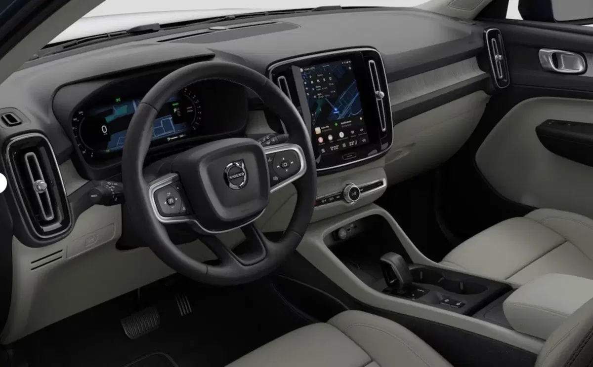 Volvo XC40 nuova a Milano (8)