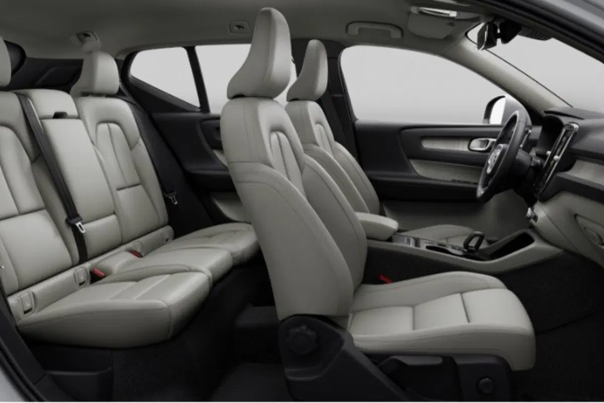 Volvo XC40 nuova a Milano (9)