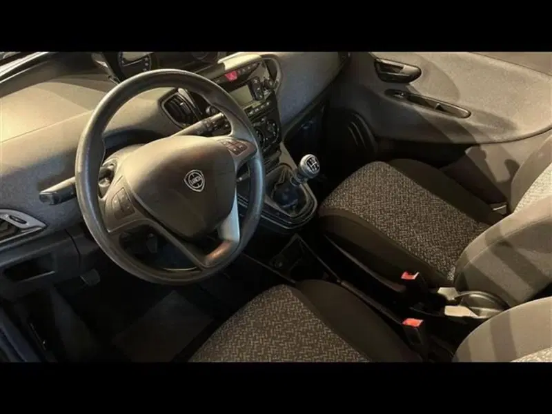 Lancia Ypsilon usata a Firenze (10)