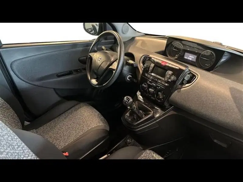 Lancia Ypsilon usata a Firenze (11)