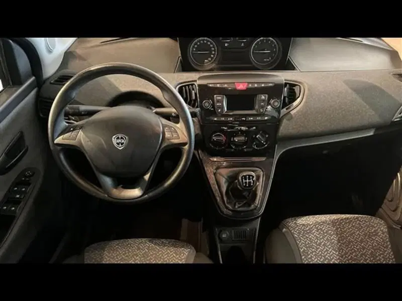 Lancia Ypsilon usata a Firenze (7)