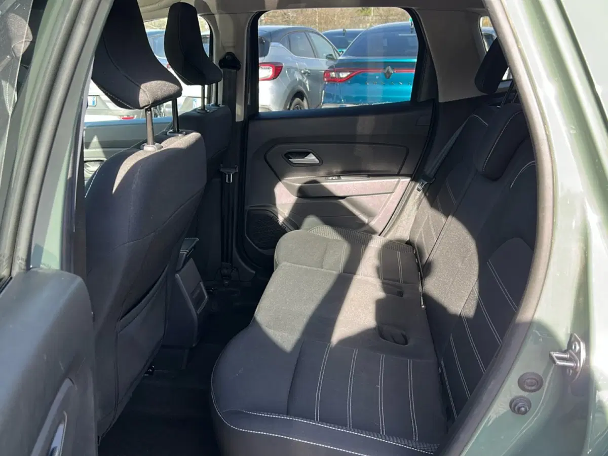 Dacia Duster usata a Latina (12)