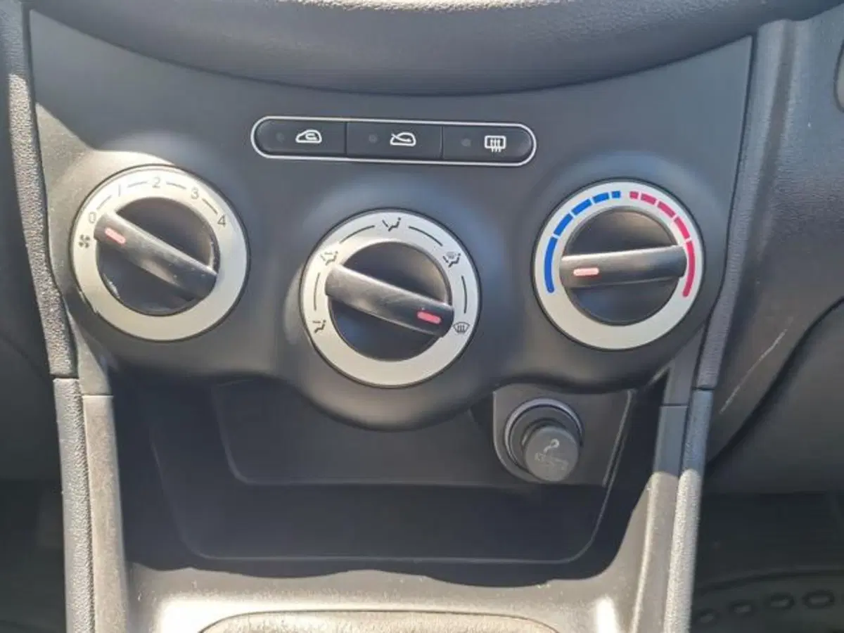 Hyundai i10 usata a Salerno (18)