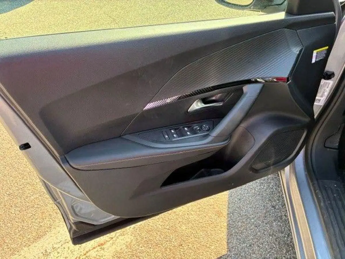 Peugeot 2008 usata a Milano (11)