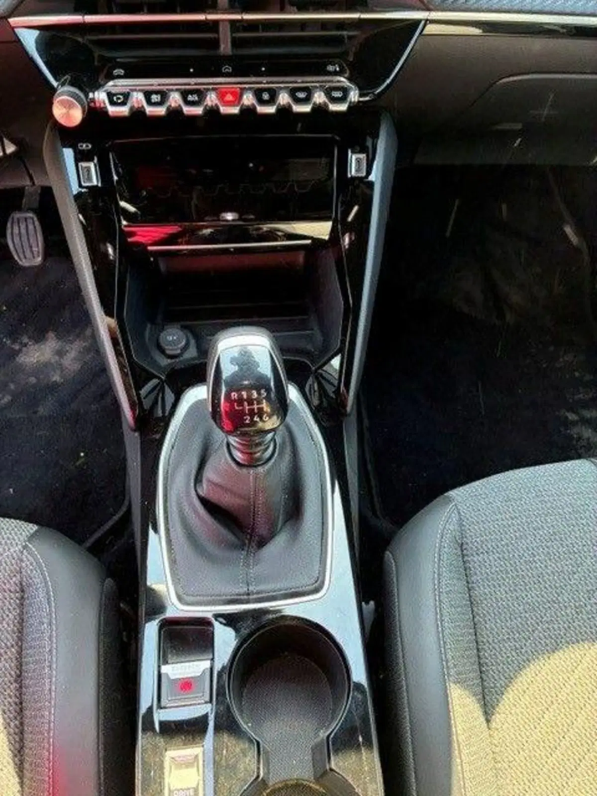 Peugeot 2008 usata a Milano (13)
