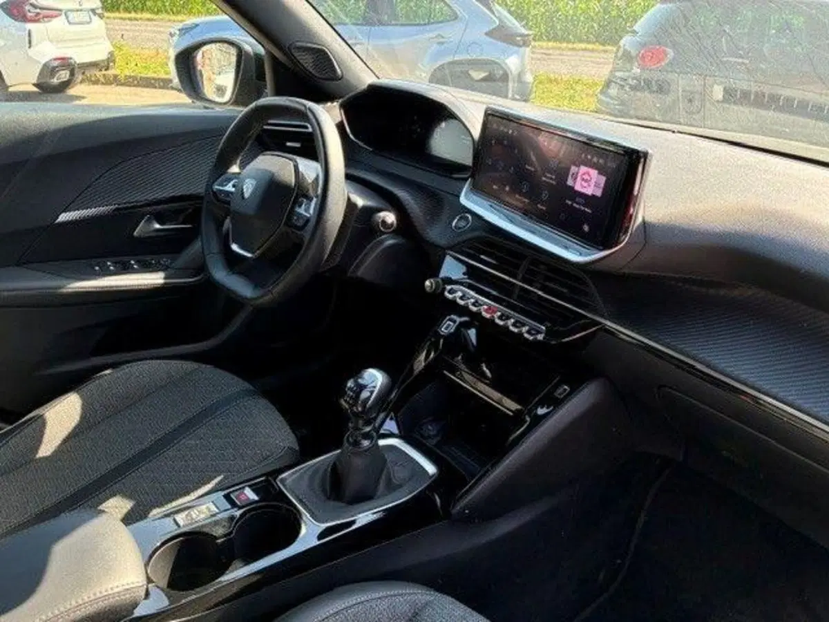 Peugeot 2008 usata a Milano (8)
