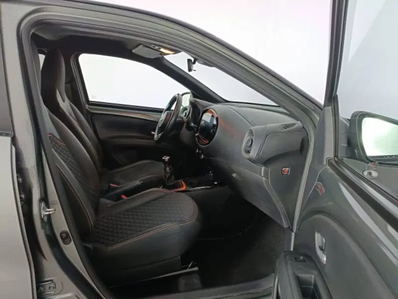 Toyota Aygo X usata a Teramo (11)