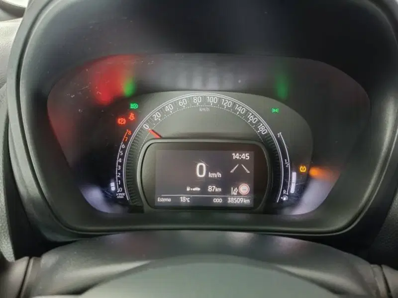 Toyota Aygo X usata a Teramo (12)