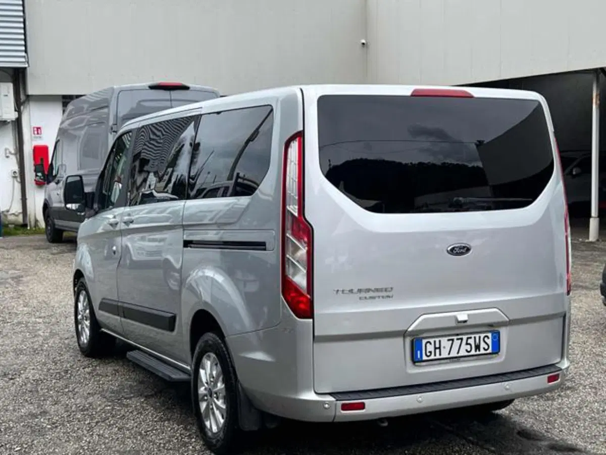 Ford Tourneo Custom usata a Lucca (5)