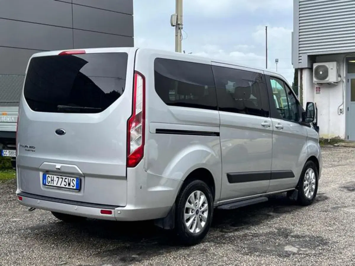 Ford Tourneo Custom usata a Lucca (6)