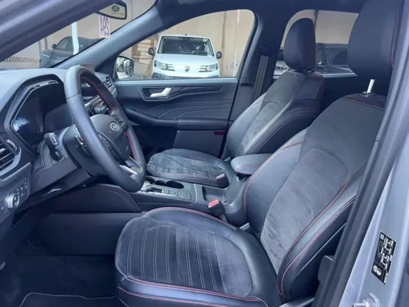 Ford Kuga usata a Lucca (8)