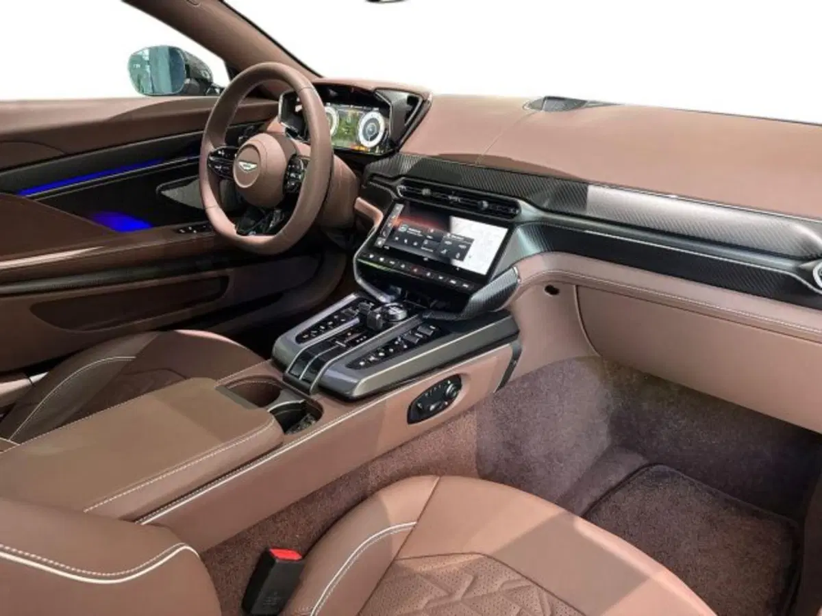 Aston Martin Vanquish nuova a Bologna (14)