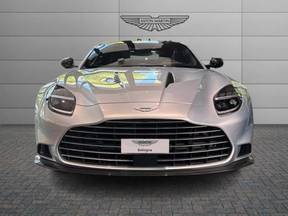 Aston Martin Vanquish nuova a Bologna (4)