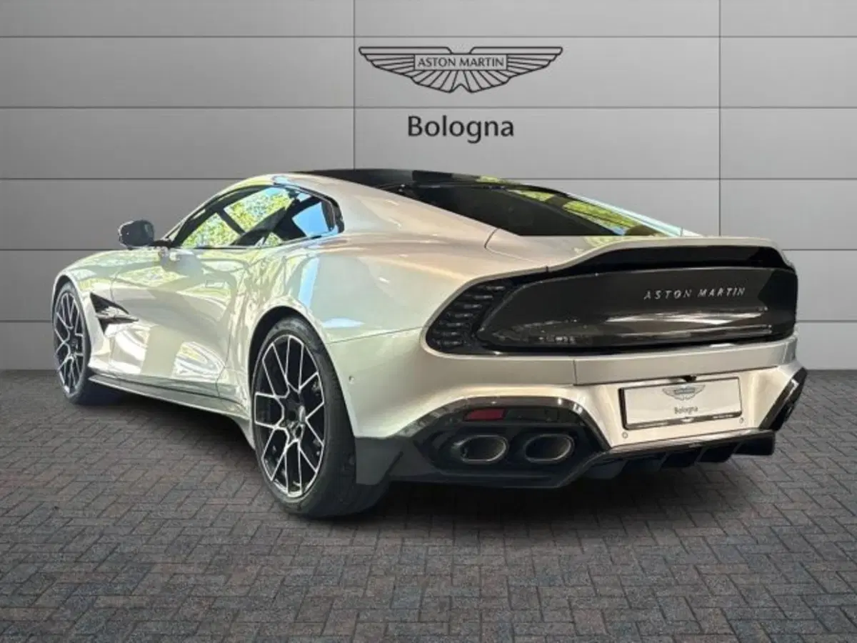 Aston Martin Vanquish nuova a Bologna (5)