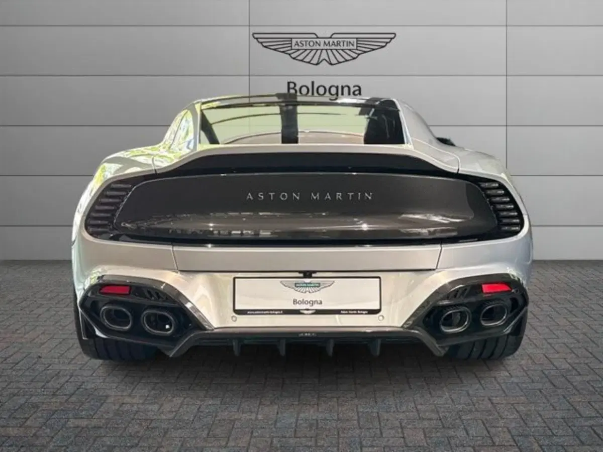 Aston Martin Vanquish nuova a Bologna (6)