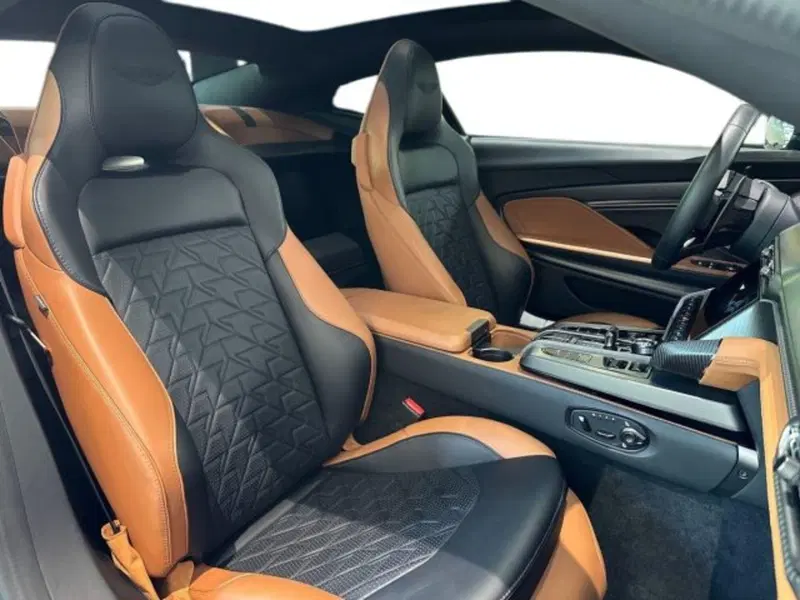 Aston Martin Vanquish usata a Bologna (16)