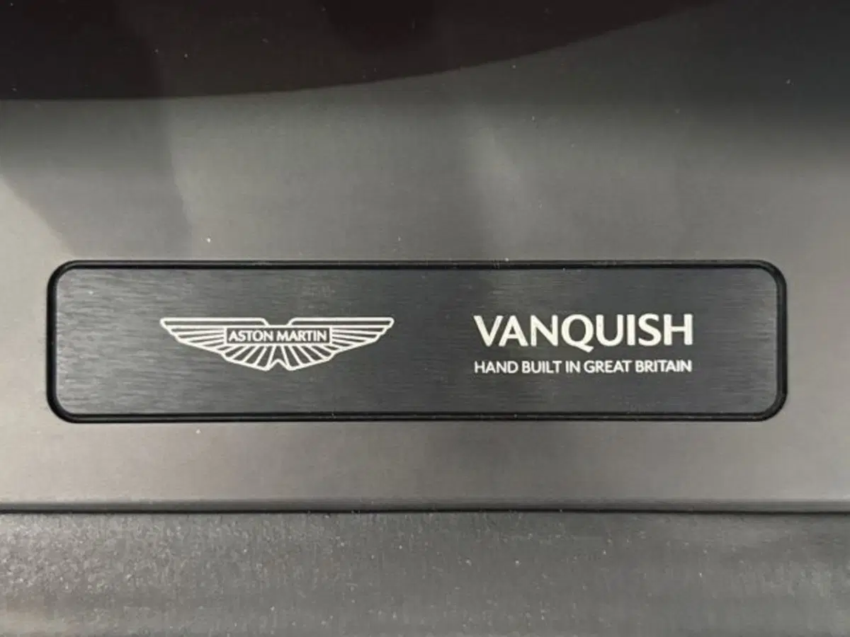 Aston Martin Vanquish usata a Bologna (17)