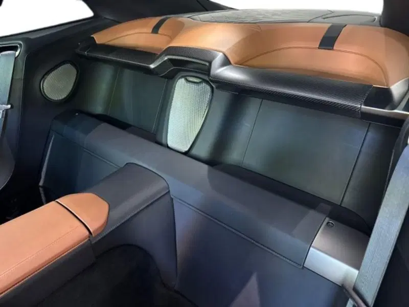 Aston Martin Vanquish usata a Bologna (9)
