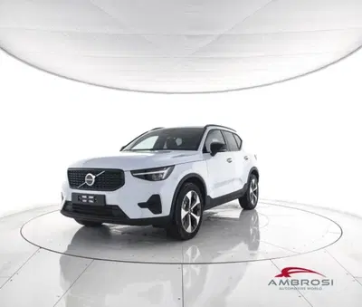 Volvo XC40 B3 automatico Plus Dark nuova a Corciano