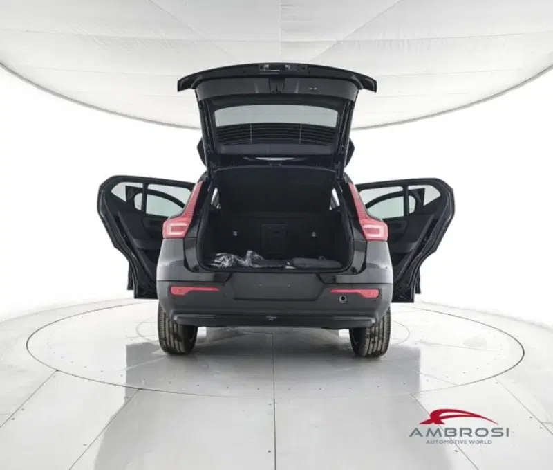 Volvo XC40 nuova a Perugia (7)
